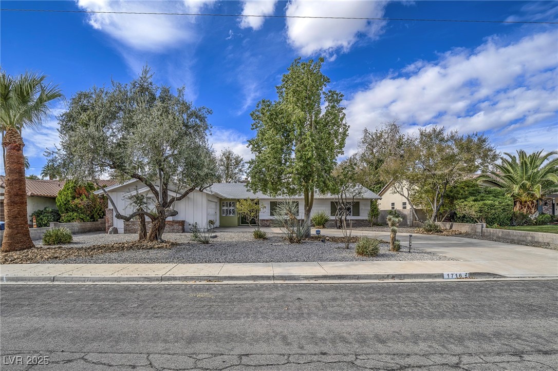 1716 Chapman Drive — photo