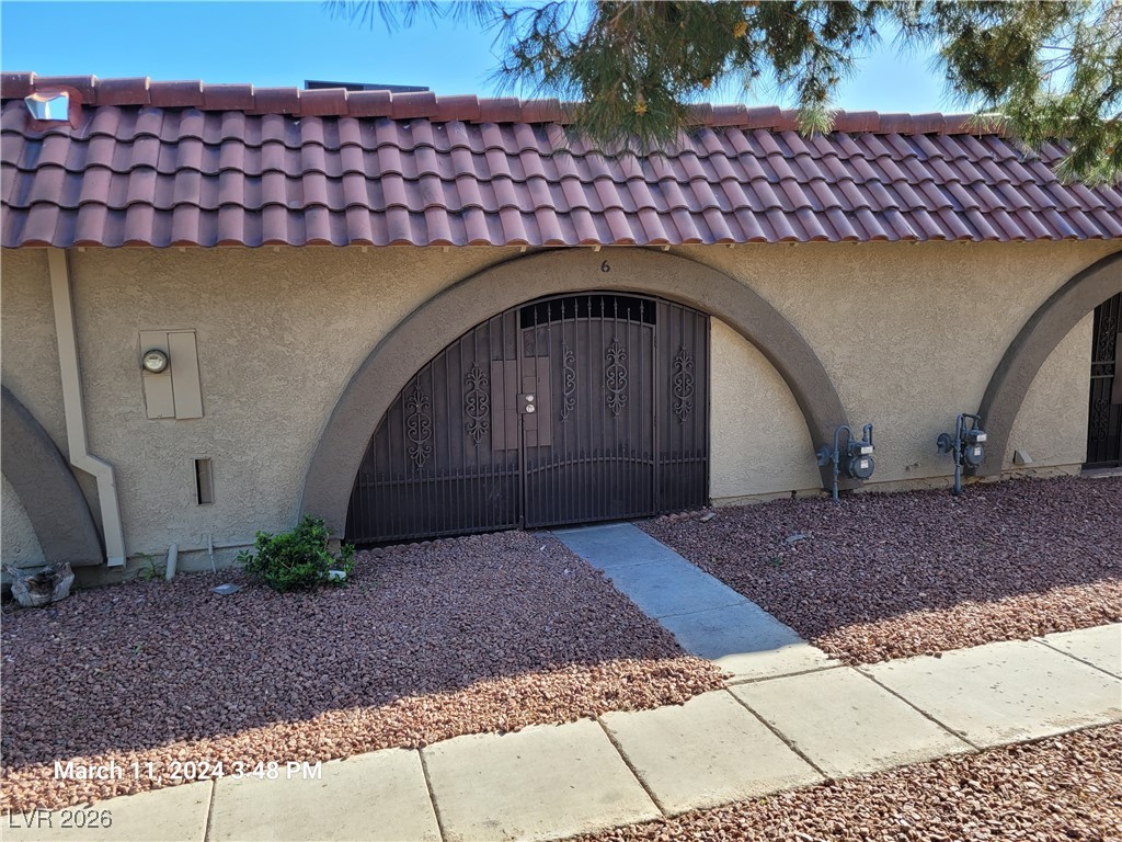 808 Hedge Way 4 — photo
