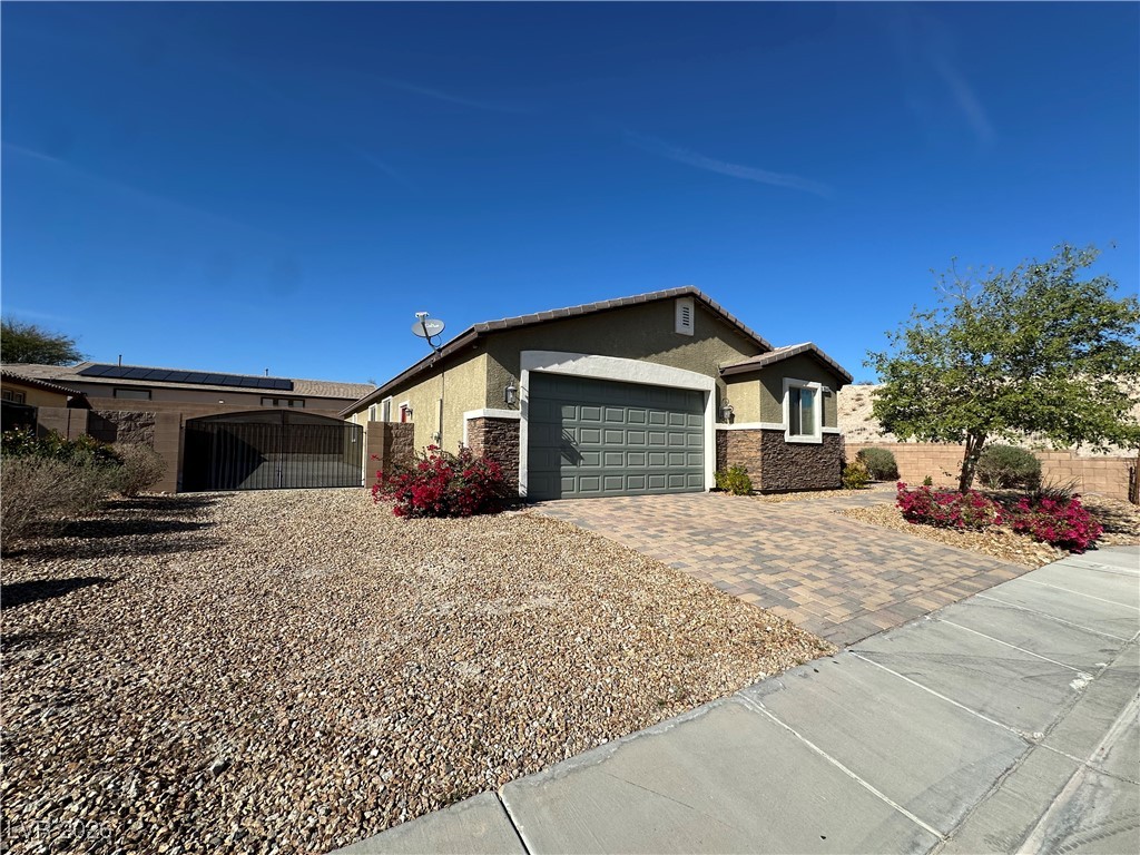 2040 Port Royal Drive — photo
