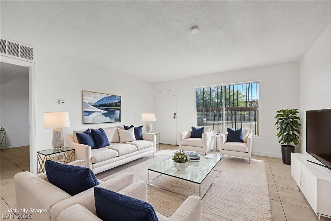 585 South Royal Crest Circle 16 — photo