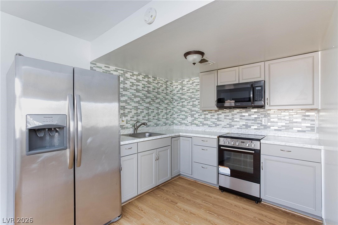 3821 1/2 Daisy Street 26 — photo