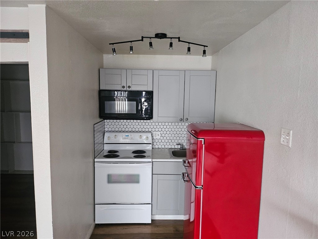 4600 University Center Drive 80 — photo