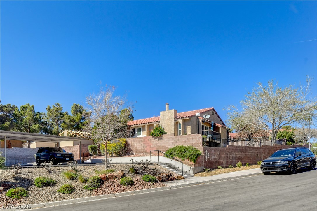 1310 Capri Drive C — photo