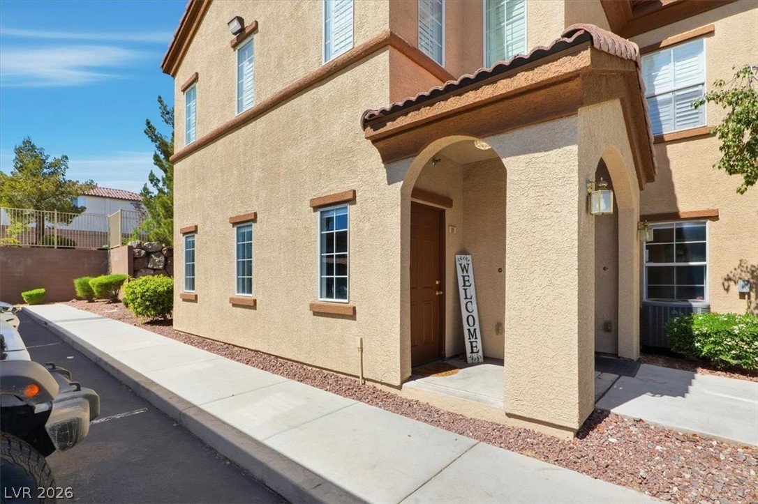 3915 Legend Hills Street 101 — photo