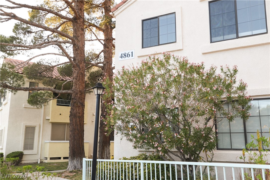 4861 South Torrey Pines Drive 106 — photo