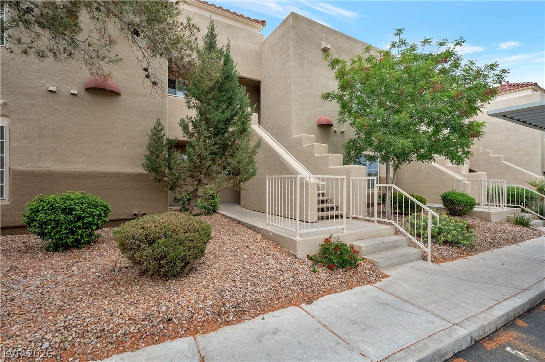 1909 Mountain Hills Court 102 — photo