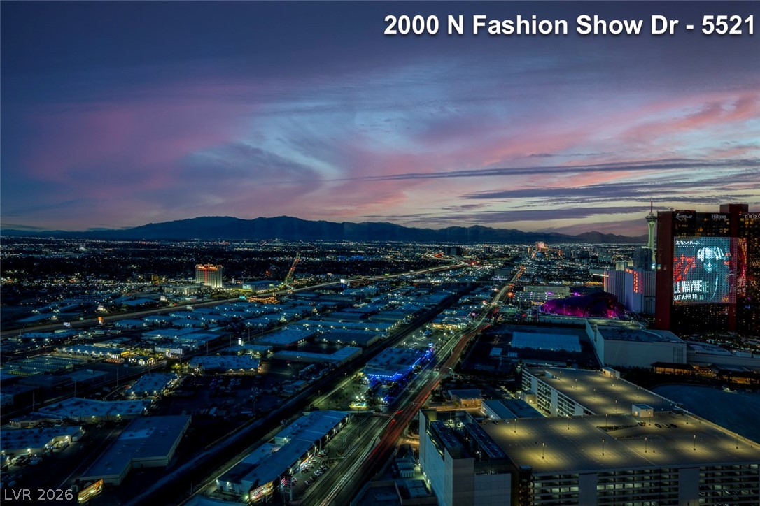 2000 Fashion Show Drive 5521 — photo