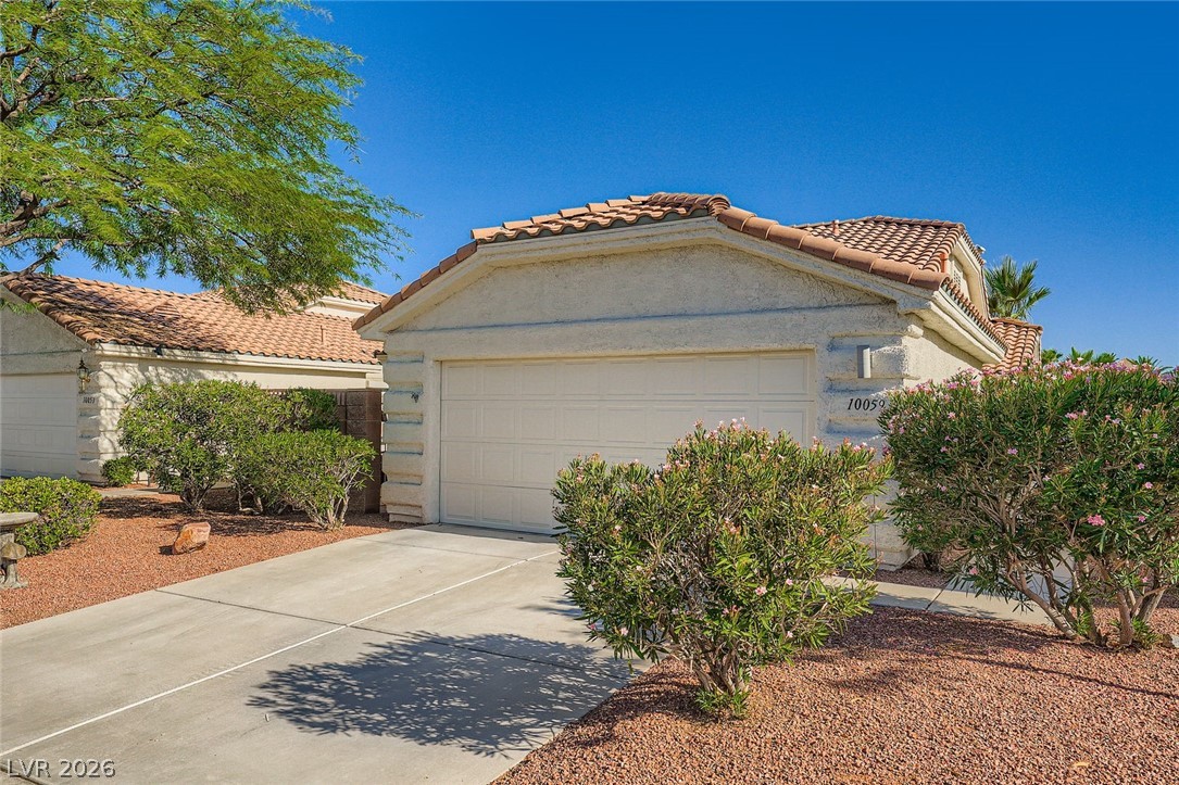 10059 Oak Creek Canyon Avenue — photo