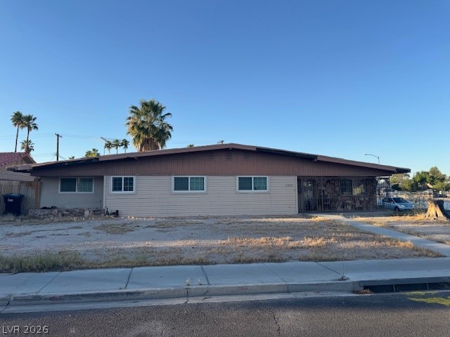 2300 West Oakey Boulevard — photo
