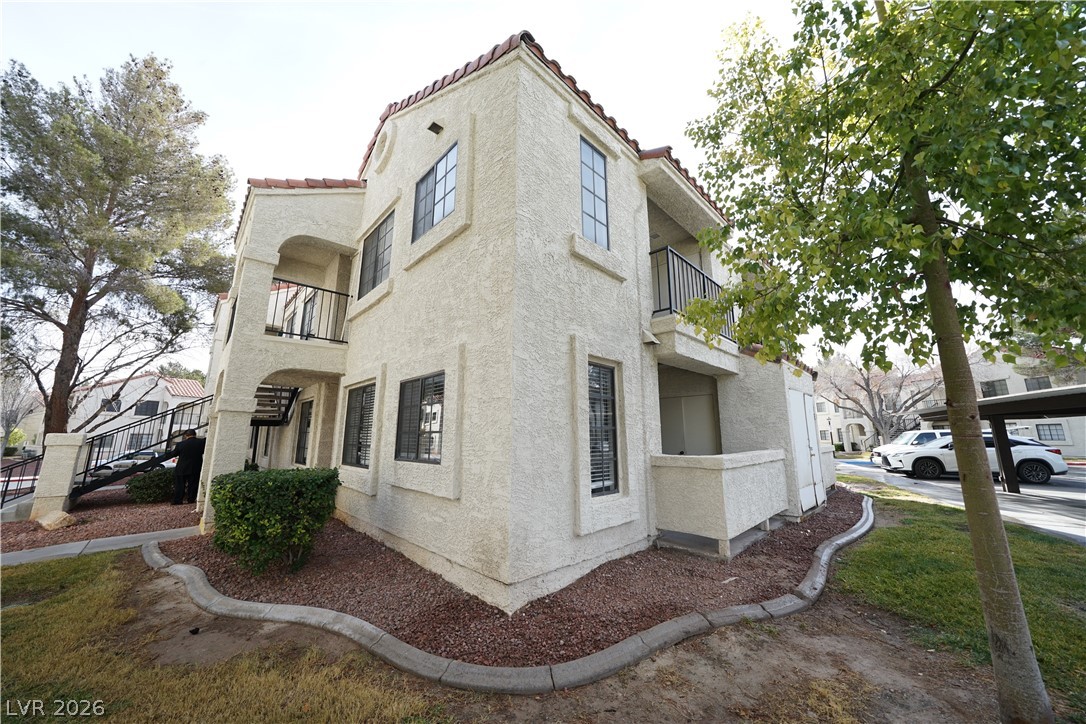 4729 Nara Vista Way 102 — photo