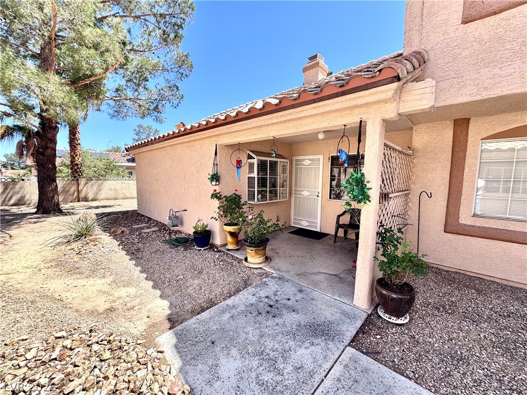 1600 North Torrey Pines Drive 101 — photo