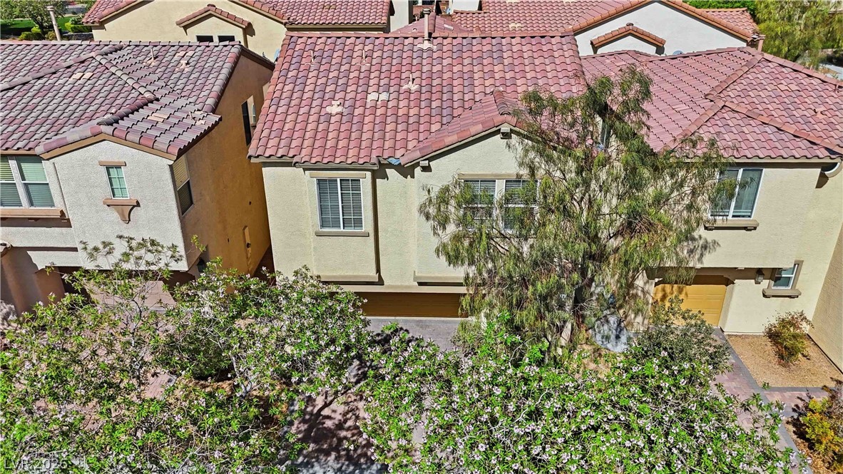 7471 Nicklin Street — photo