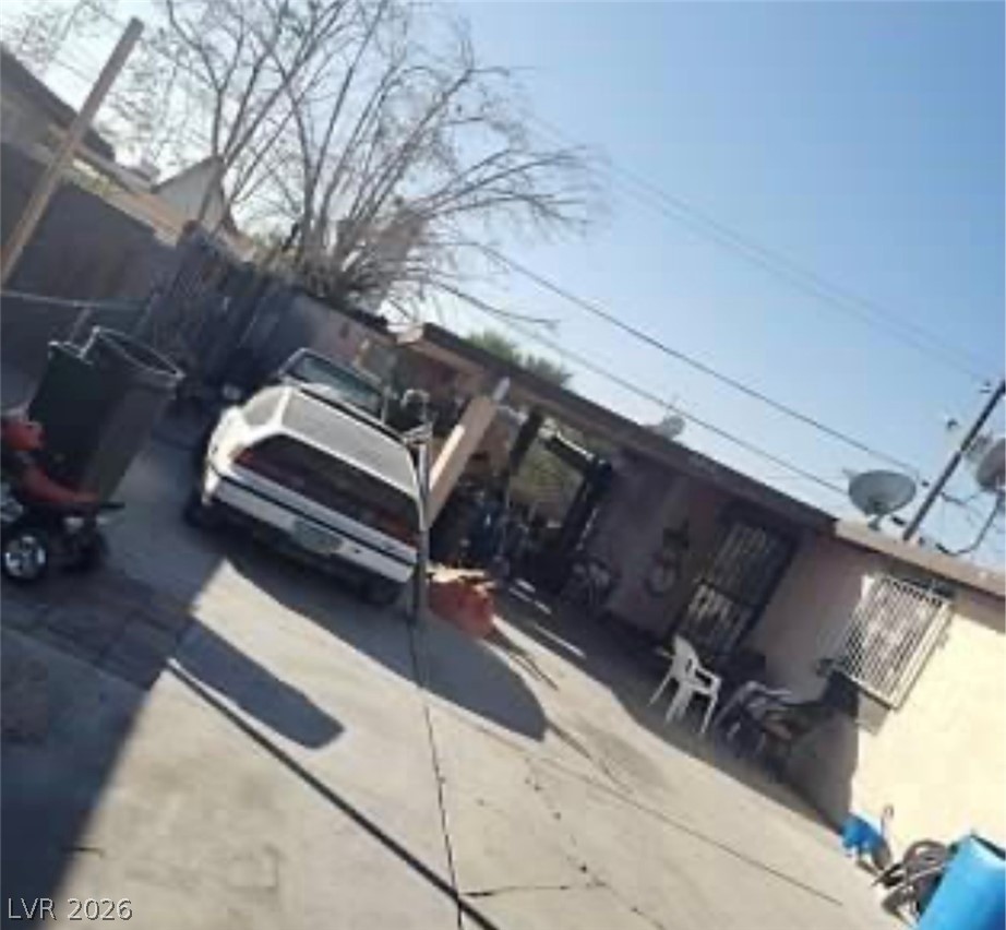 2315 Perliter Avenue — photo