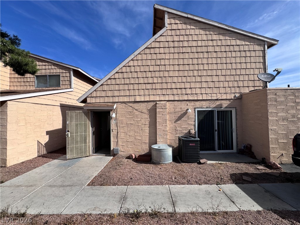 5245 Golden Lane — photo
