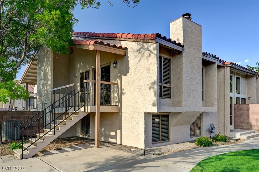 1305 Capri Drive D — photo