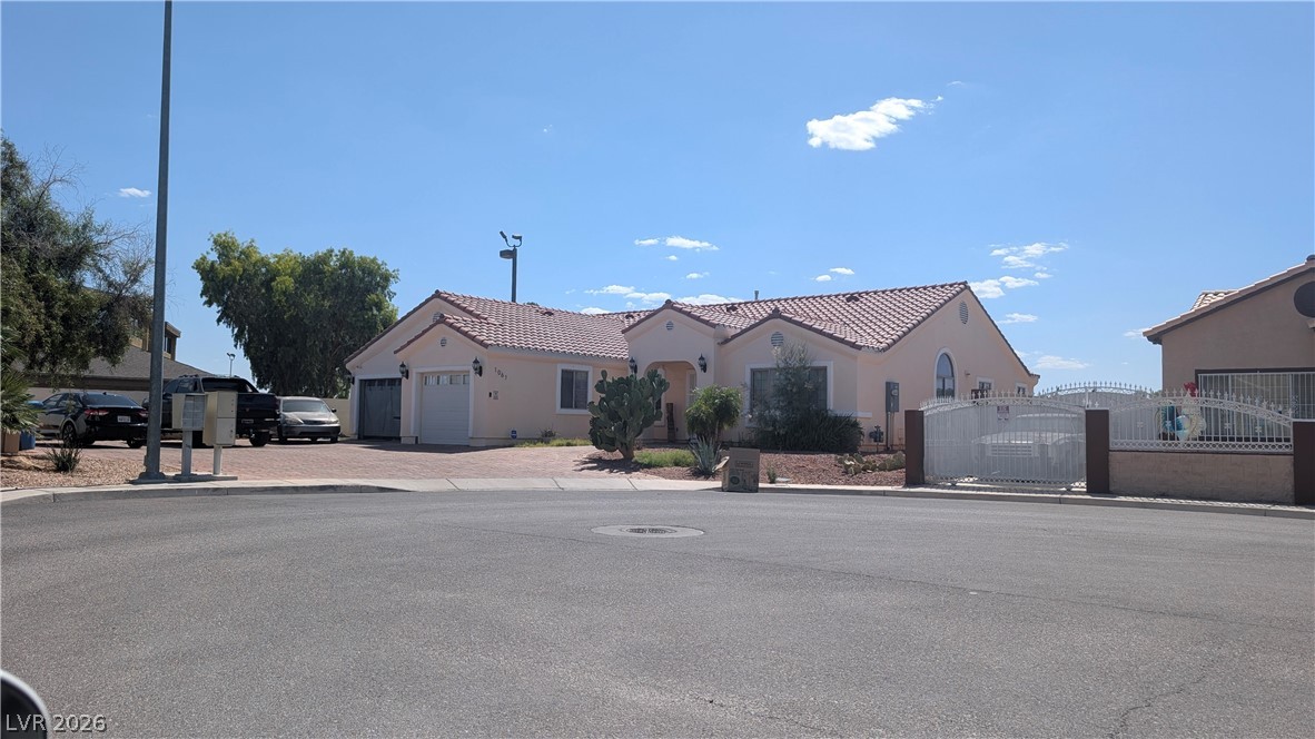 1061 Pikes Peak Court — photo