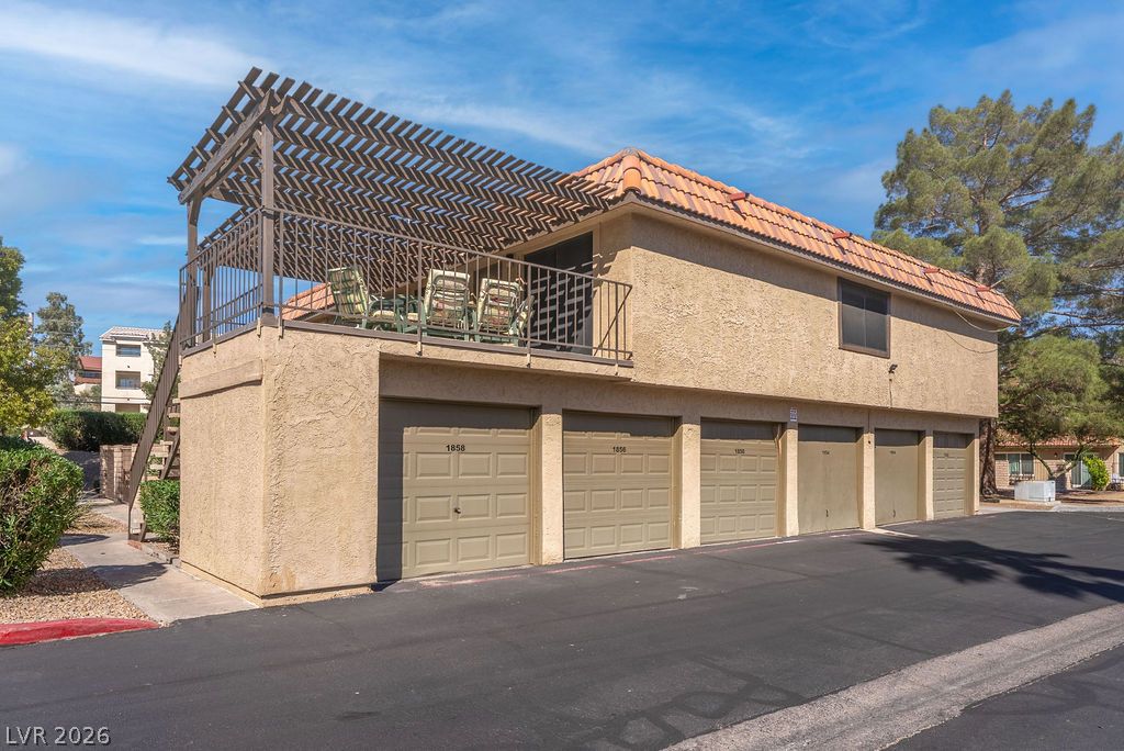 1858 Avacado Court — photo