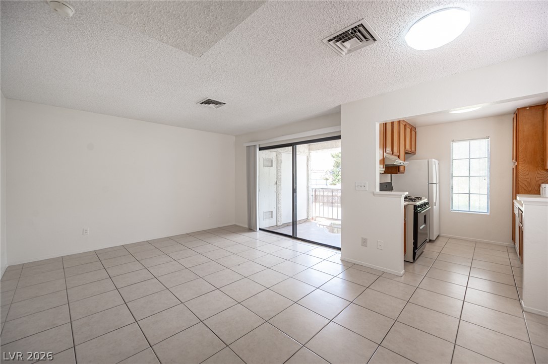 4729 Nara Vista Way 202 — photo