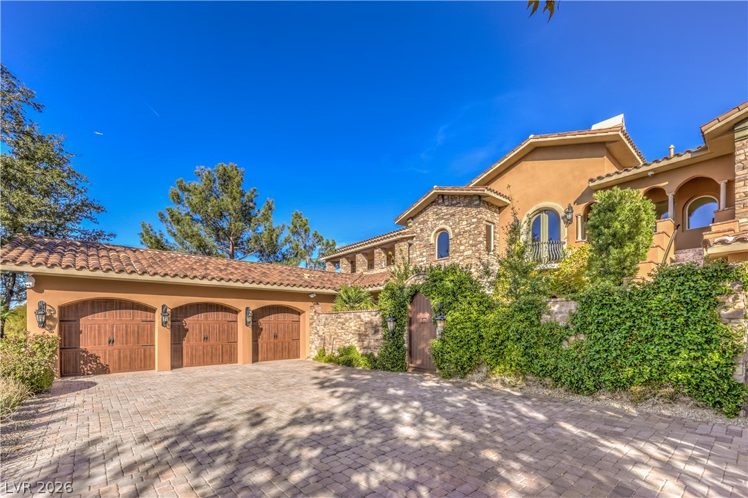 16 Anthem Pointe Court — photo