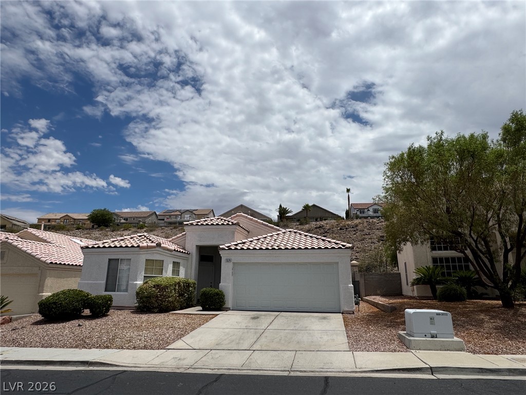 1574 Autum Hill — photo