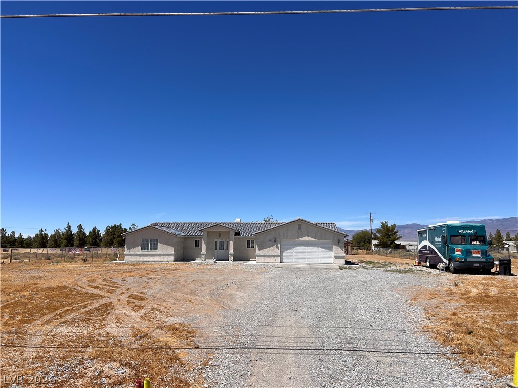 200 East Gamebird Road — photo