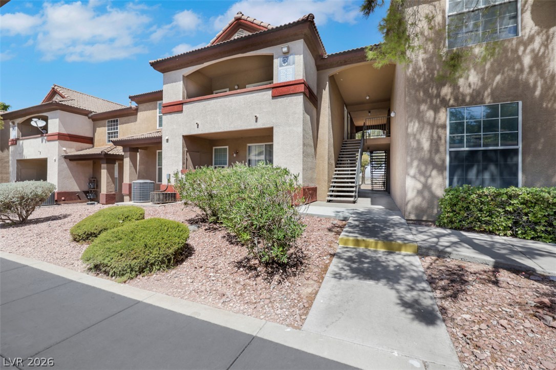 231 West Horizon Ridge Parkway 316 — photo