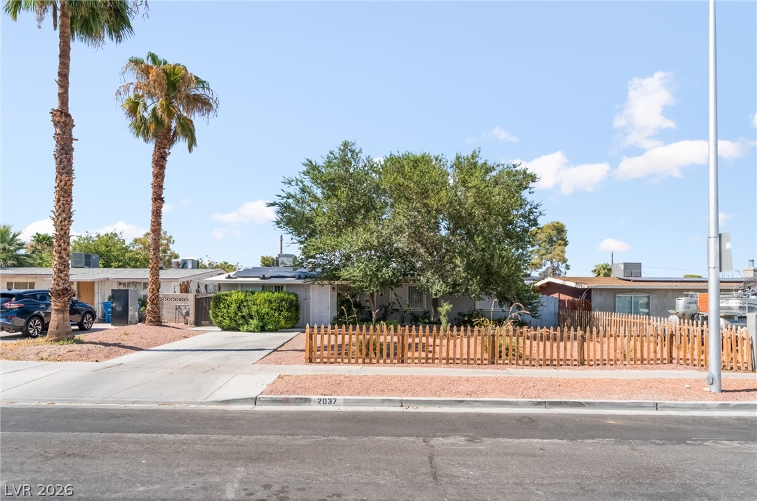 2037 Houston Drive — photo