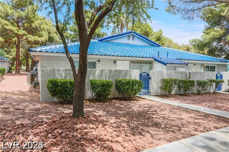2117 Chertsey Drive C — photo