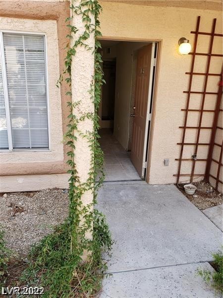 1608 North Torrey Pines Drive 103 — photo