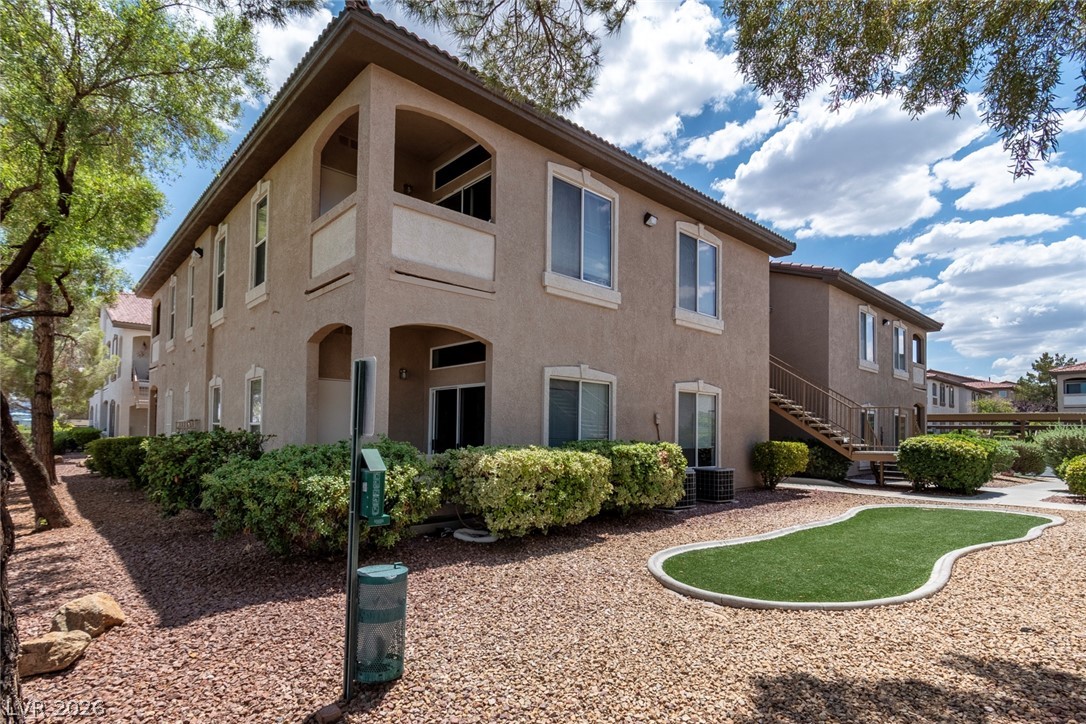 2305 West Horizon Ridge Parkway 3813 — photo
