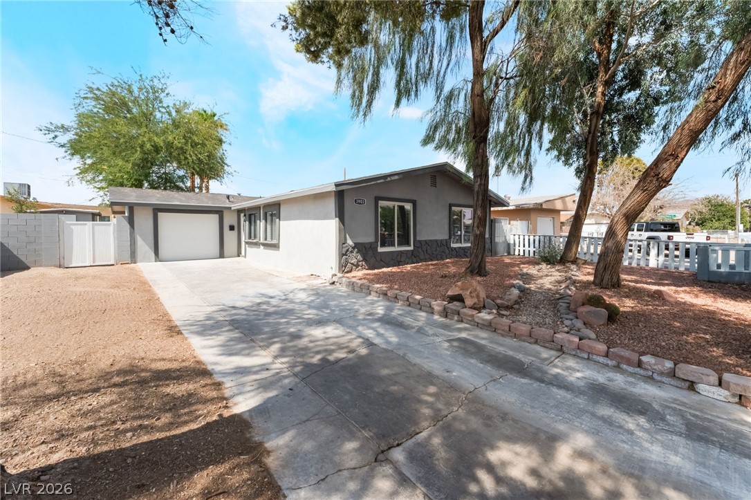 3903 Sequoia Avenue — photo