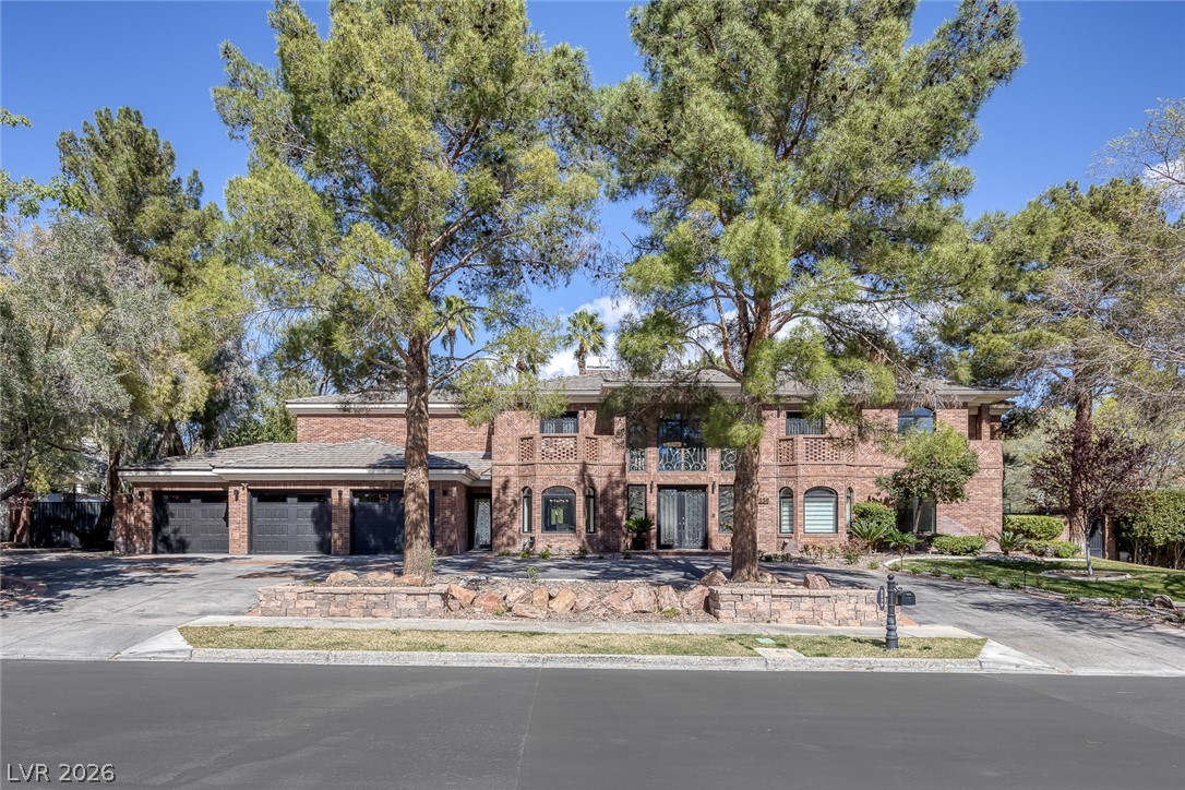 2239 Chatsworth Court — photo