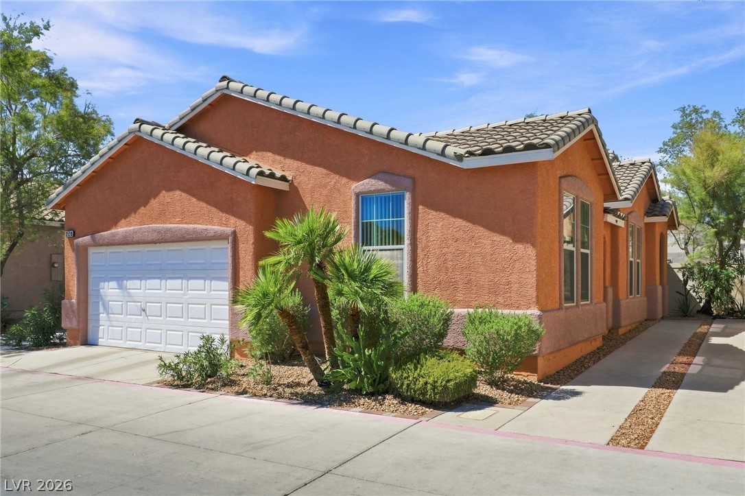 2528 Living Rock Street — photo