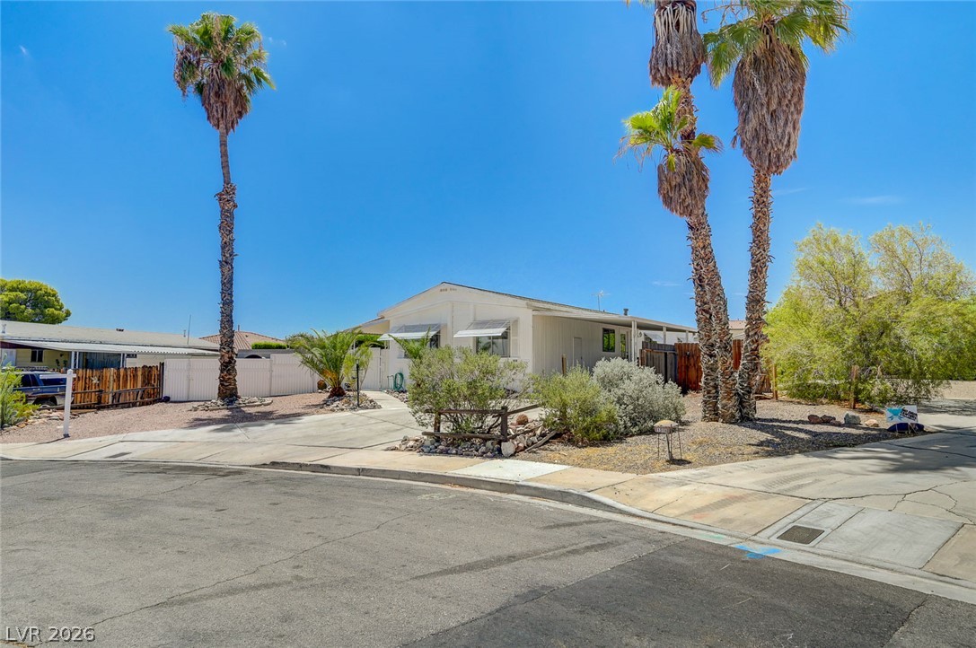 1010 La Mesa Way — photo