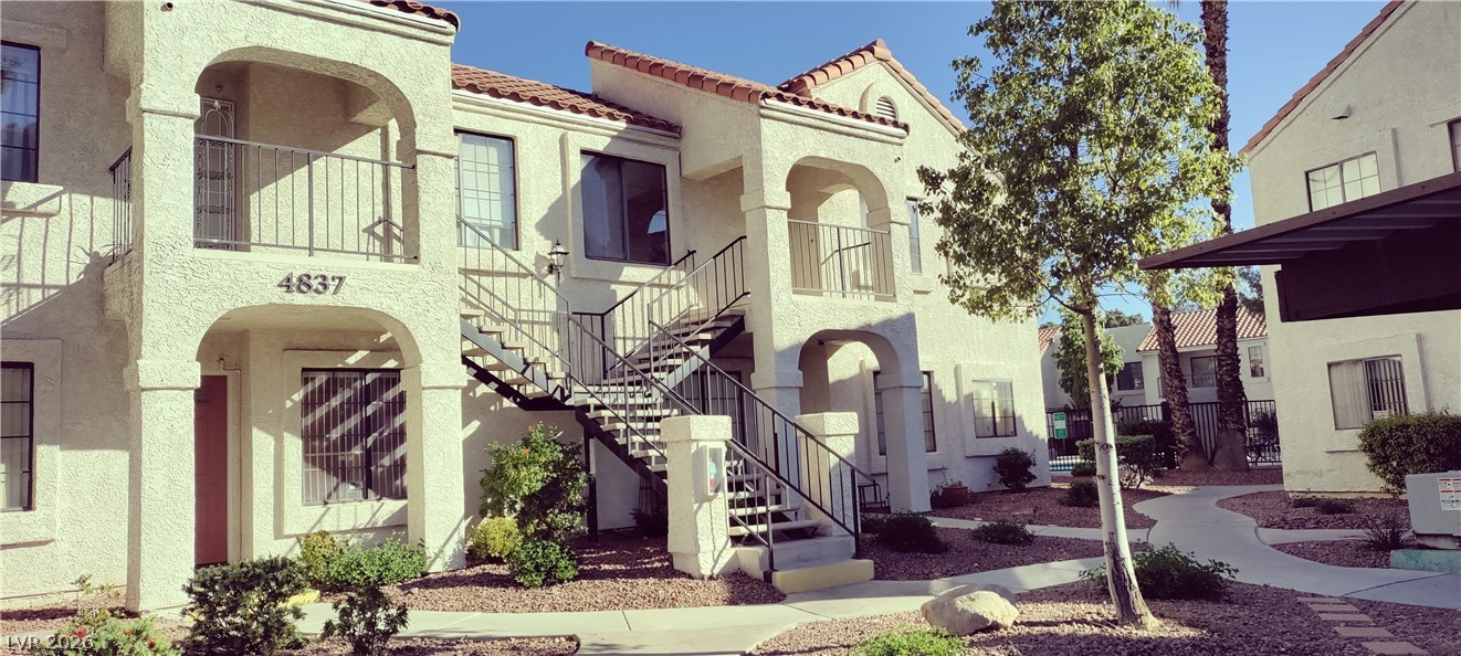 4837 Nara Vista Way 202 — photo