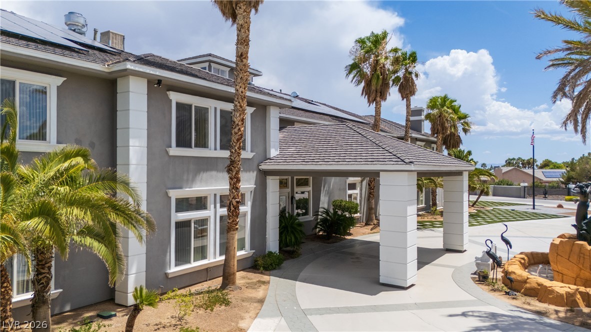 5930 North El Capitan Way — photo