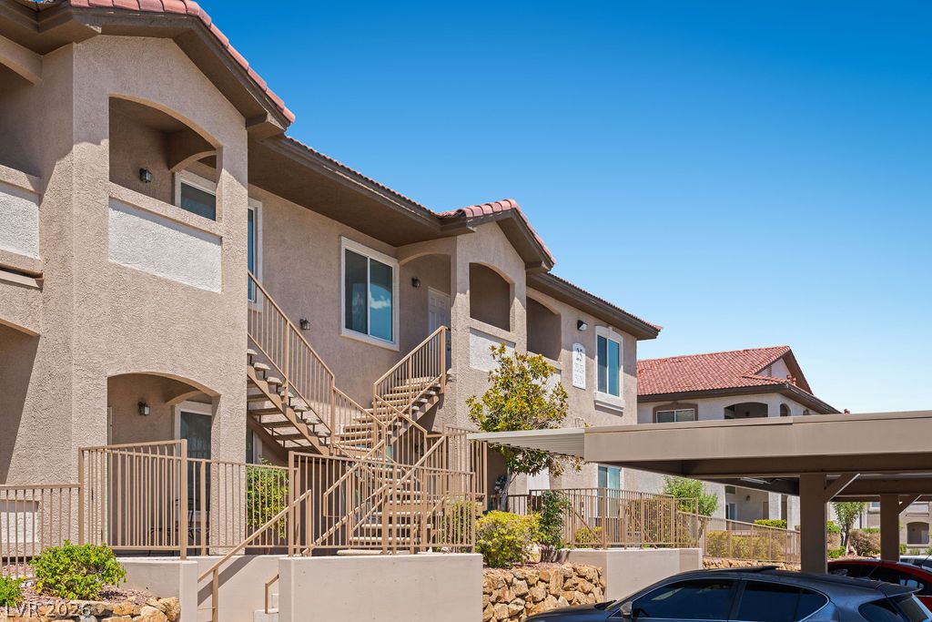 2305 West Horizon Ridge Parkway 2524 — photo