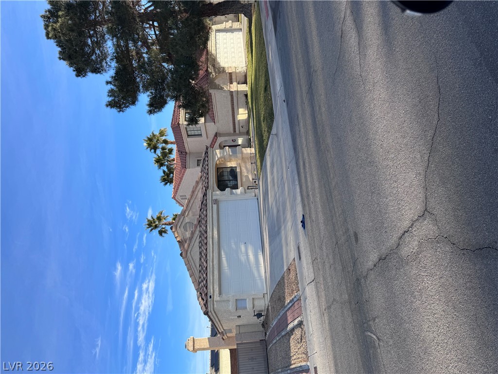 2044 Waverly Circle — photo