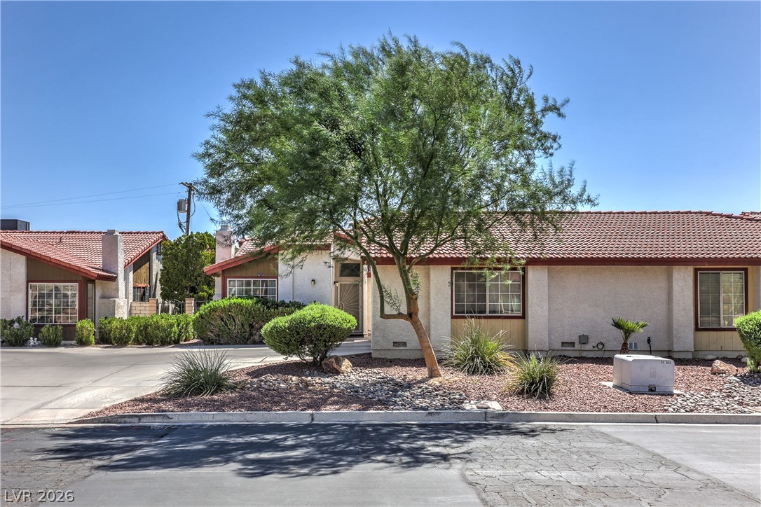 5272 Dickens Drive — photo