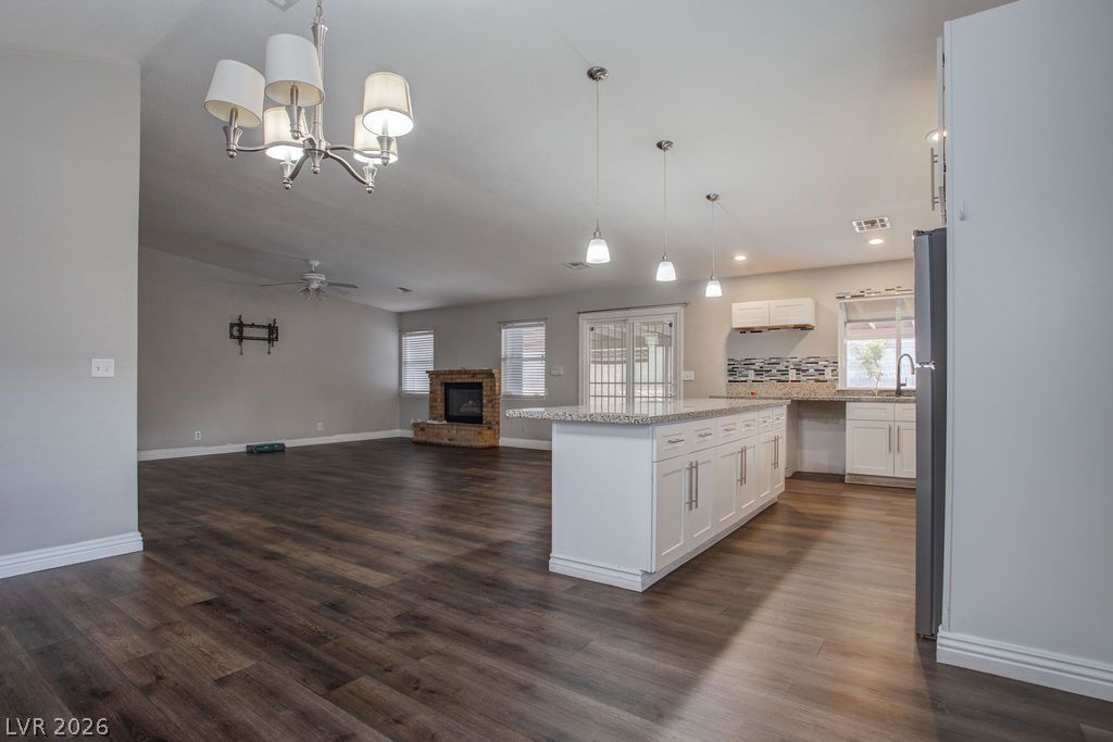 1800 North Torrey Pines Drive — photo