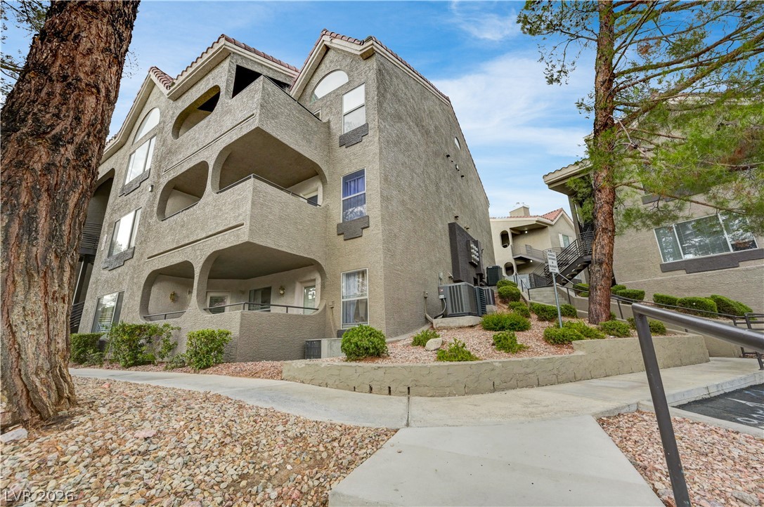 701 Capri Drive 13B — photo