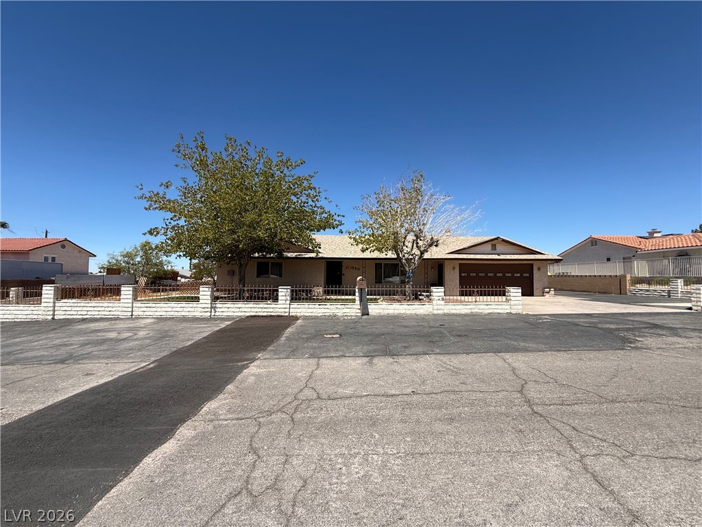 1560 Rocking Horse Drive — photo