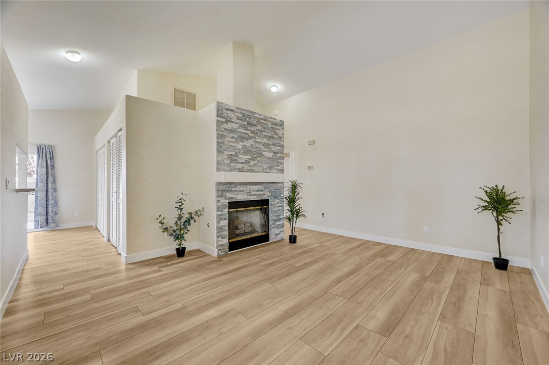 1632 North Torrey Pines Drive 101 — photo