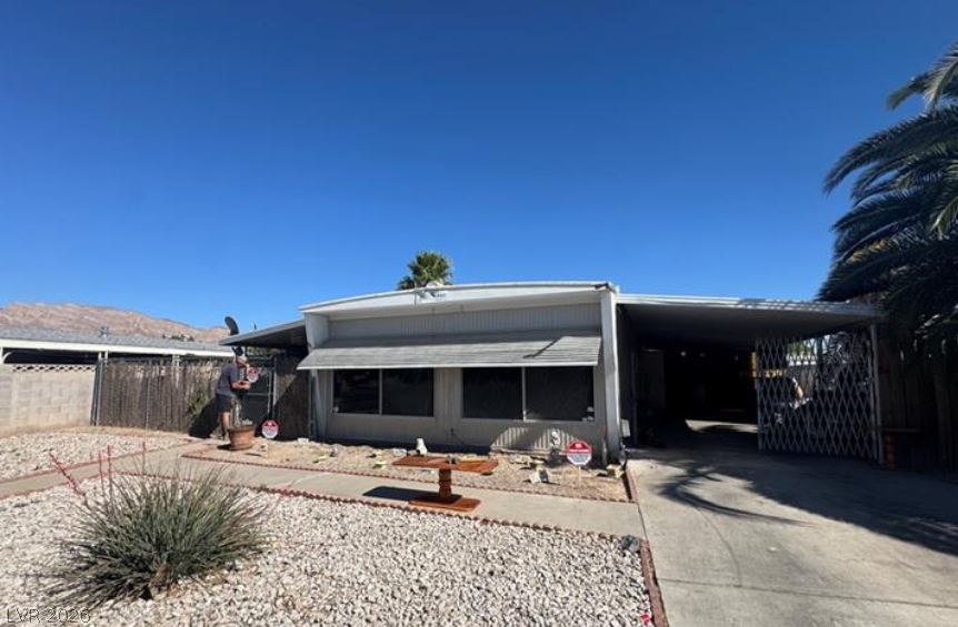 112 Sir George Drive — photo