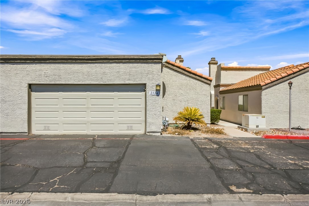 2124 Pebble Creek Lane — photo