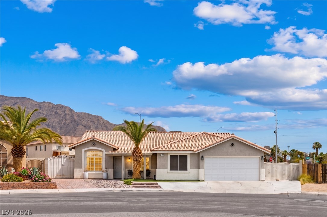 826 Samoy Street — photo