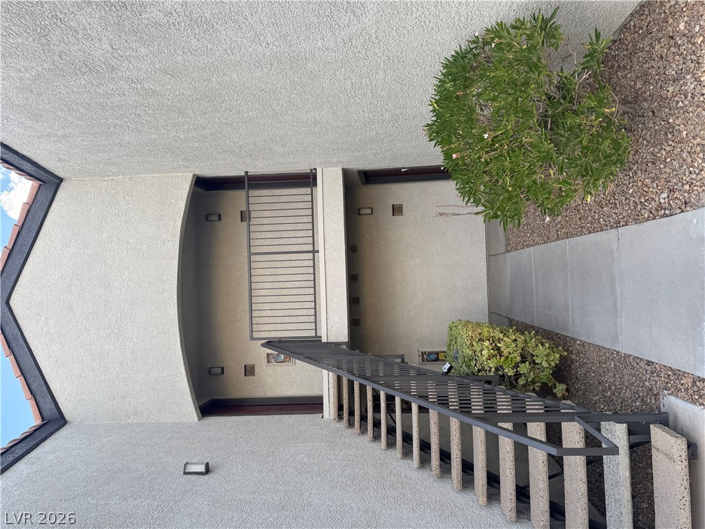 950 Seven Hills Drive 123 — photo