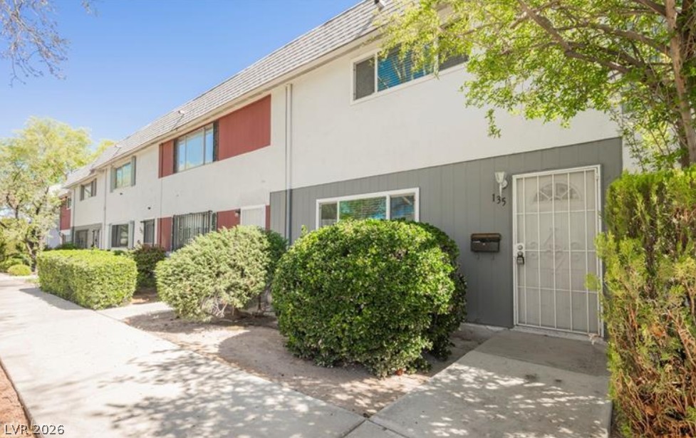 135 Greenbriar Townhouse Way — photo