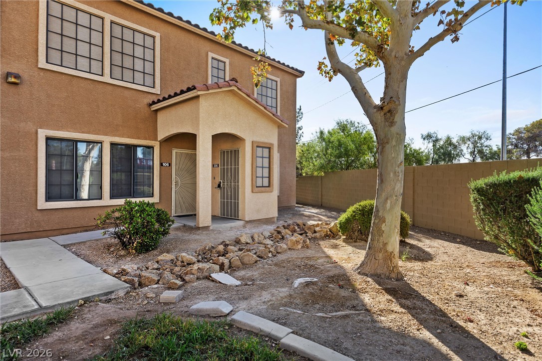 2001 Sue Court 206 — photo