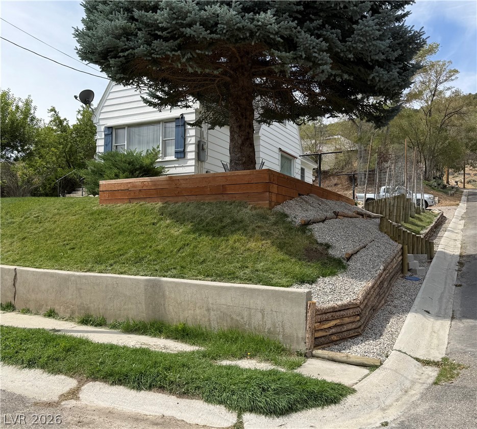 1001 Canyon Street — photo